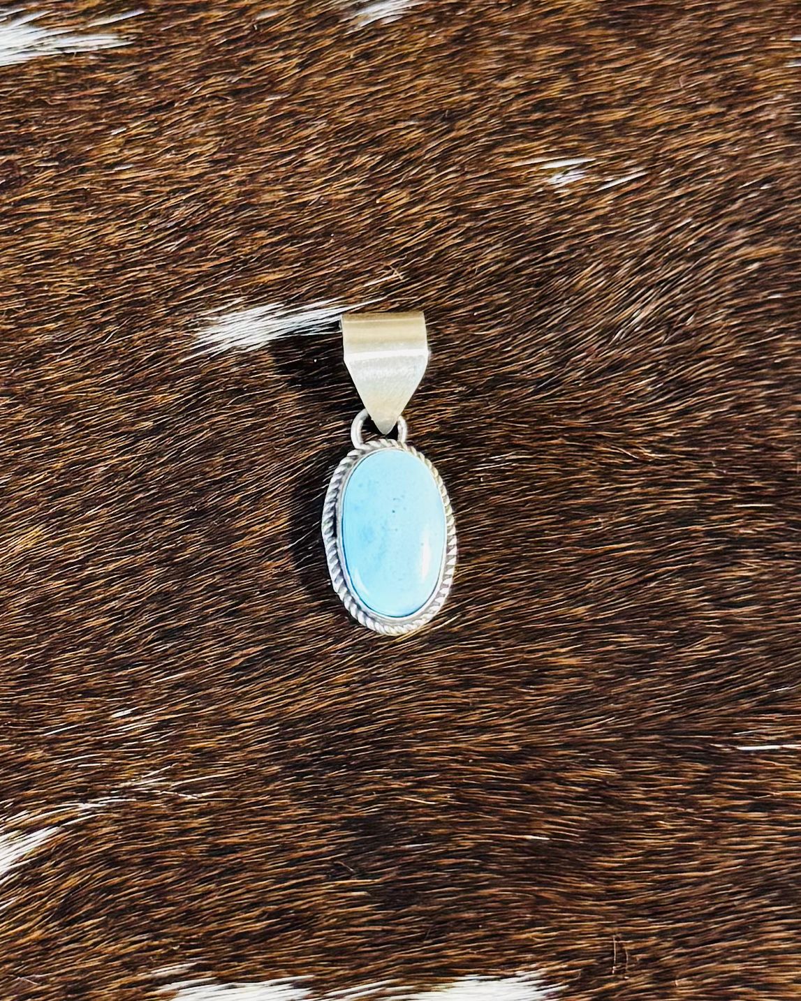 Simple Oval GH Dainty Pendant *Native