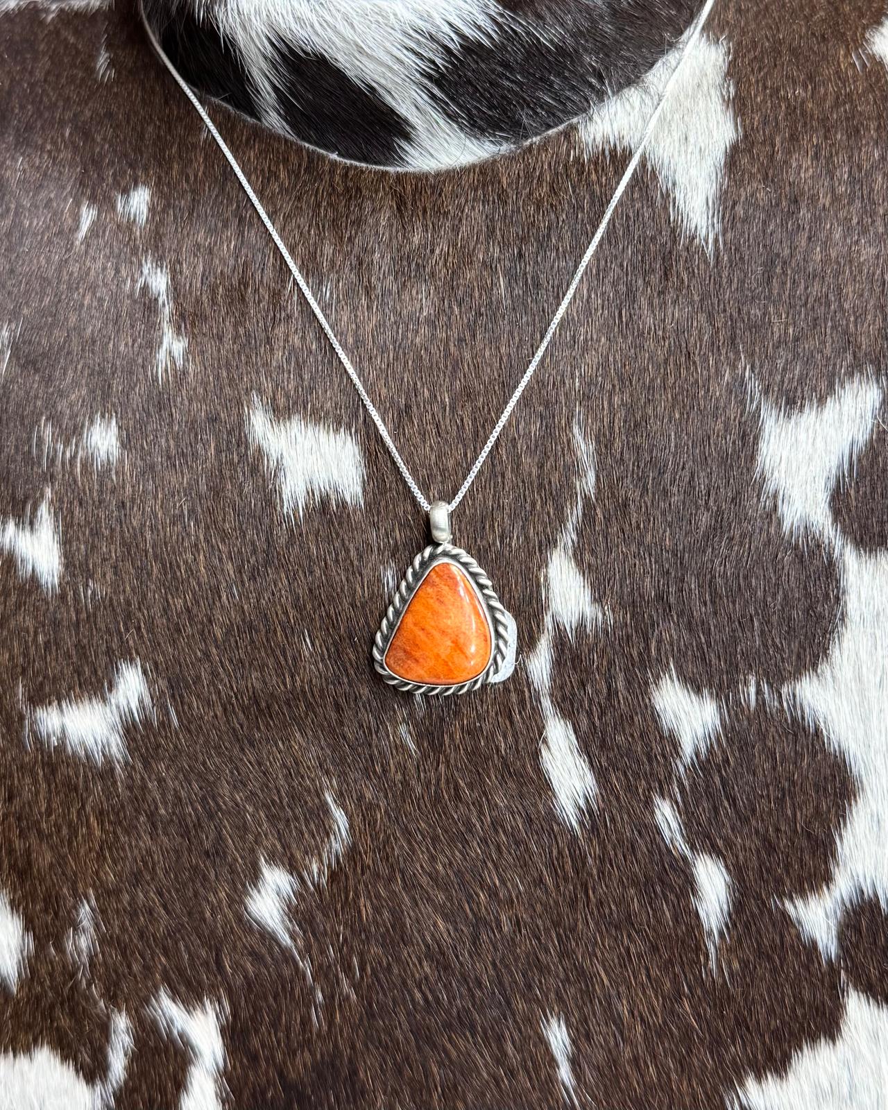 18” Johnny Dixon Dainty Spiny Necklace *Native