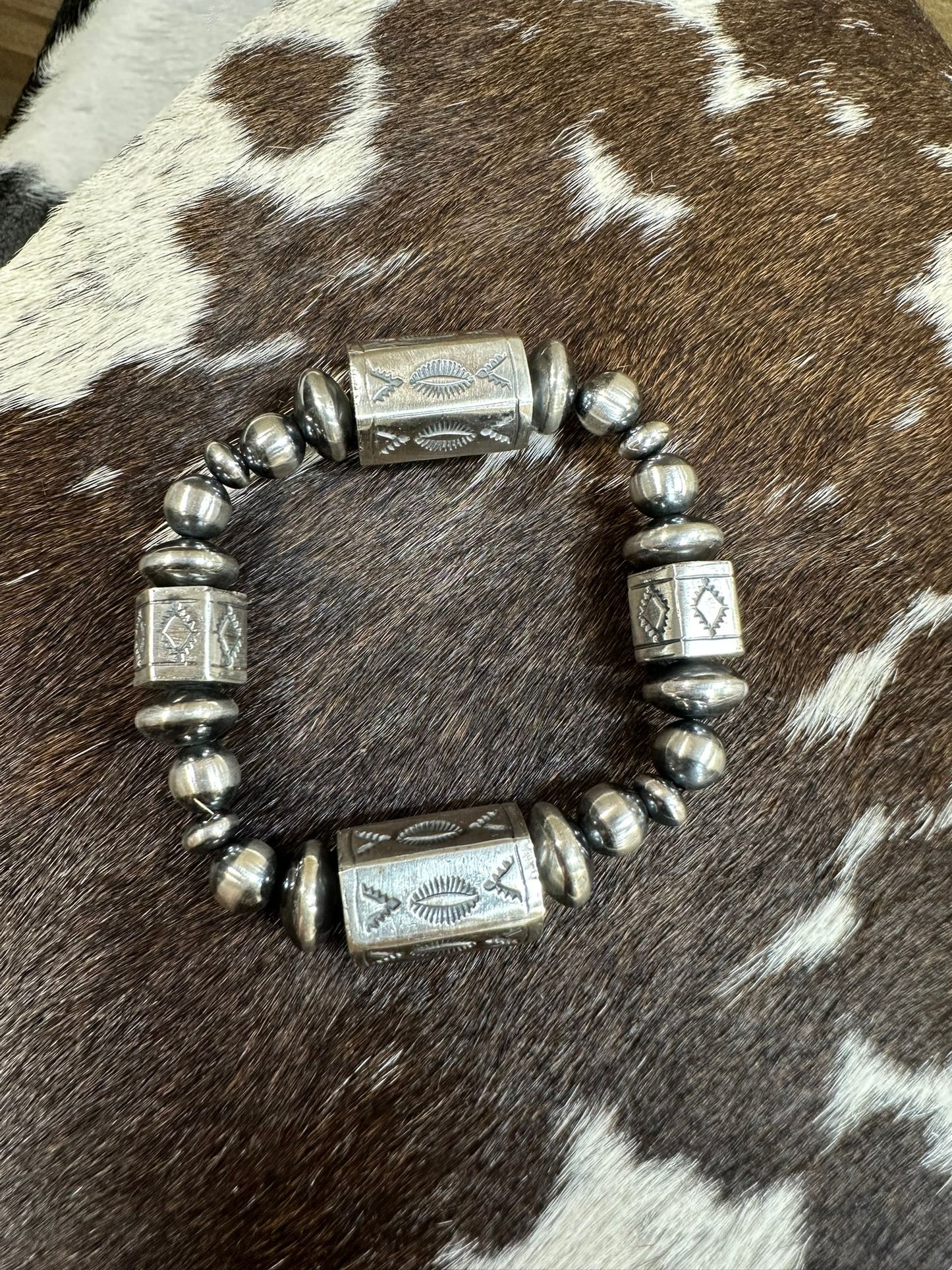 Pattern Barrel Saucer Stretch Bracelet