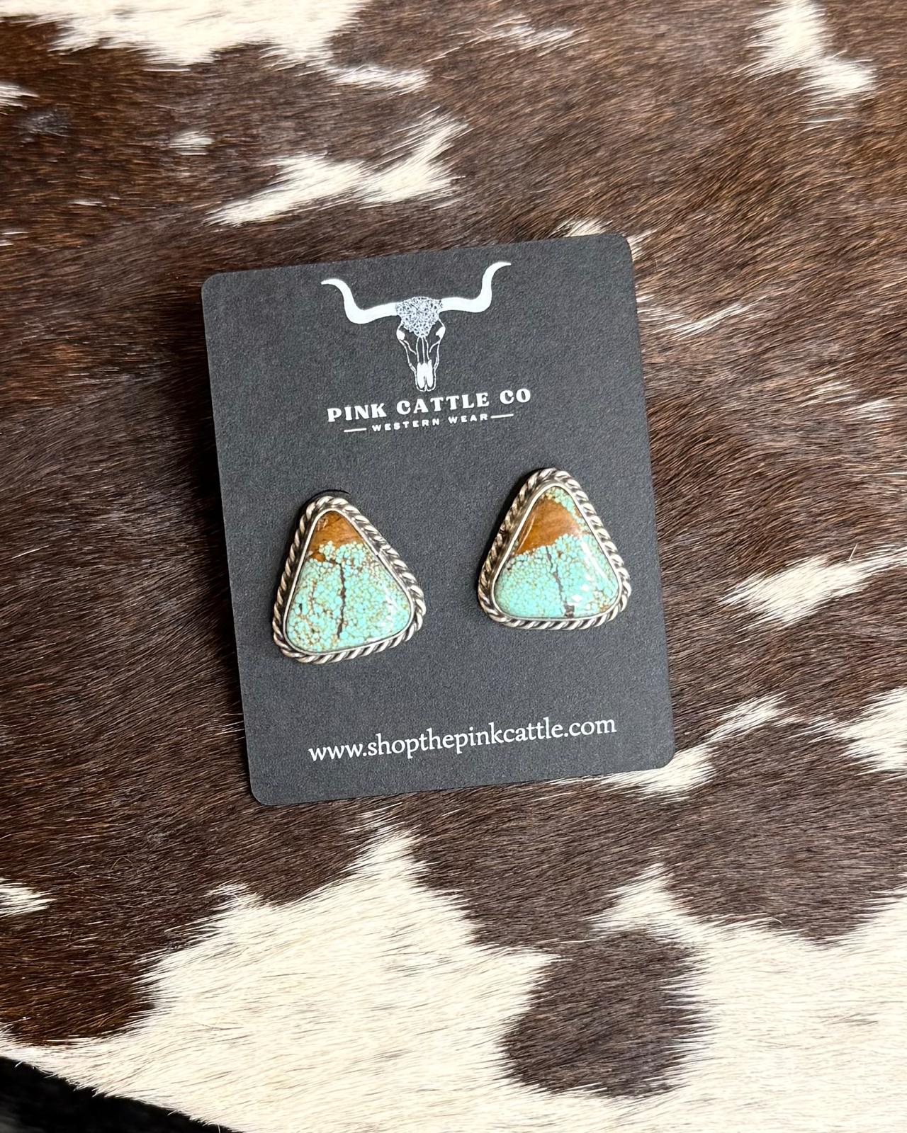 #8 Triangle Studs *Native