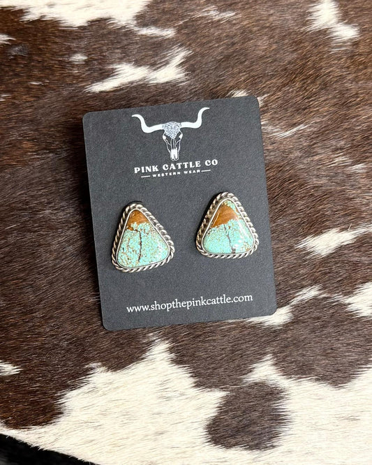 #8 Triangle Studs *Native