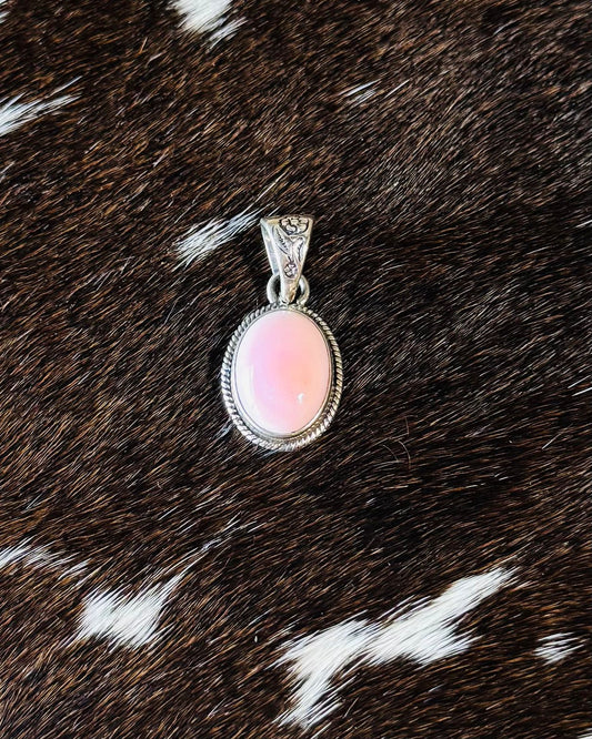 Round Simple Pink Conch Dainty Pendant *NonNative