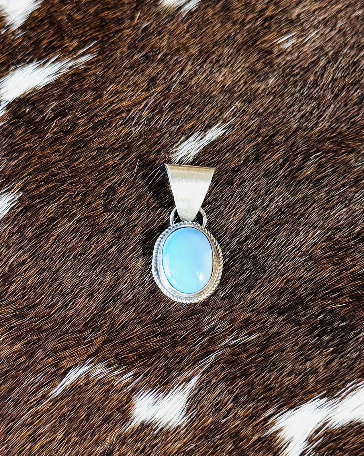 Simple Round GH Dainty Pendant *Native