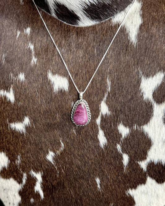 18” Johnny Dixon Dainty Purple Spiny Necklace *Native