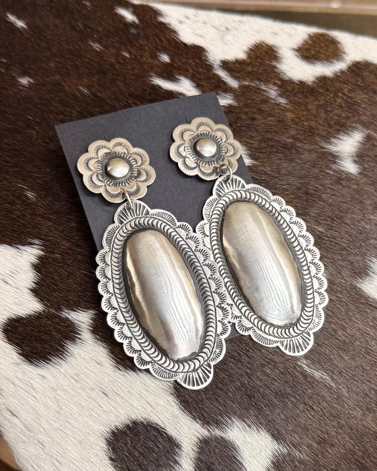 Leander Tahe Oval Silver Dangles *Native