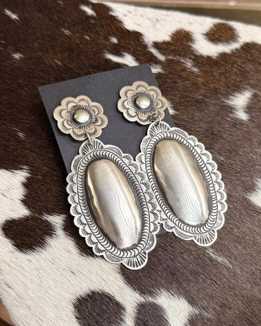 Leander Tahe Oval Silver Dangles *Native