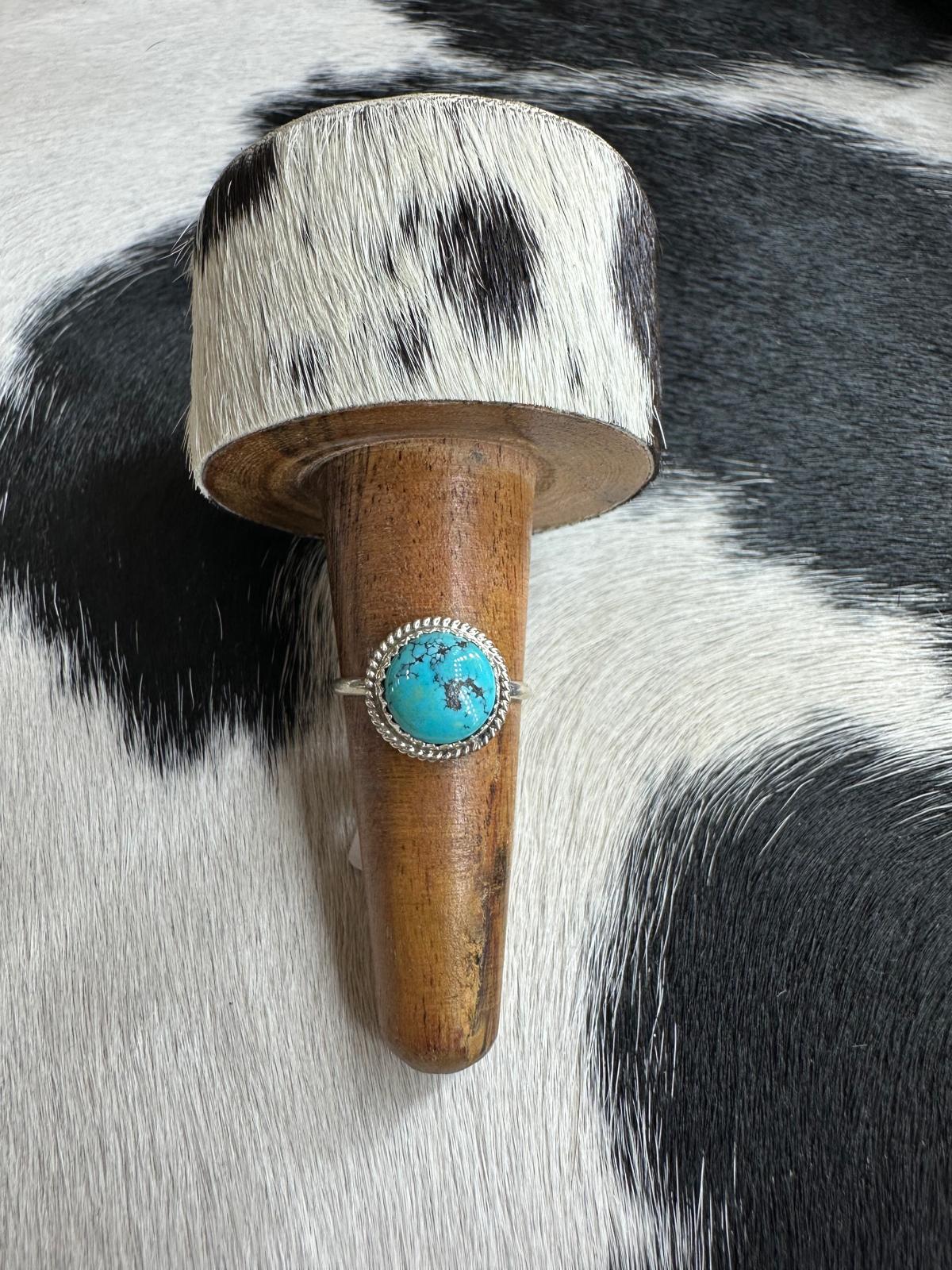 Esther White Simple Ring *Sz 8.5